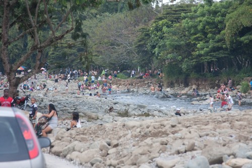 Locals enjoying the cold clean waters of the Rio Pance